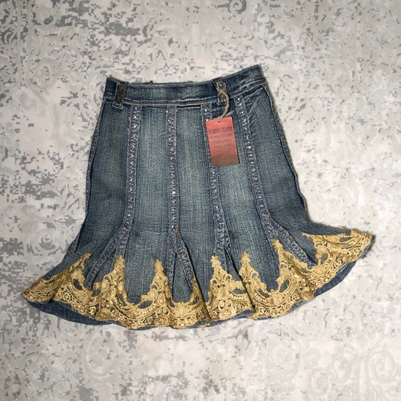 Distressed acid wash Jean denim lace skirt - Picture 7 of 8
